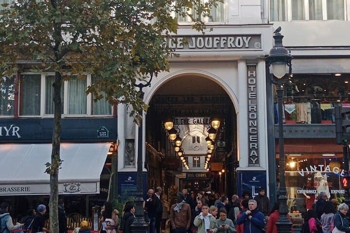 Covered passages: secrets, luxury and modernity