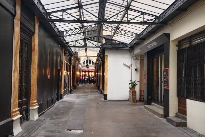 Covered passages: secrets, luxury and modernity