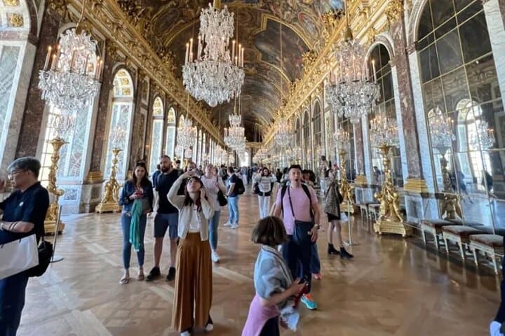 Paris Tootbus Hop-On Hop-Off Tour and Versailles ticket+ Transfer