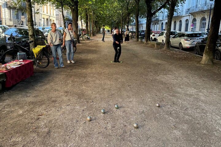 The Best of Bordeaux: E-Bike Tour with Pétanque & Appetizers
