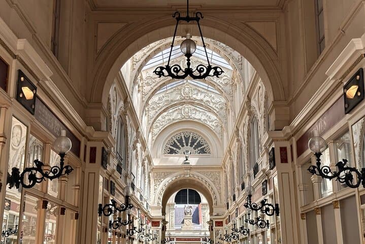 Nantes Self-Guided City Walking Tour & Scavenger Hunt