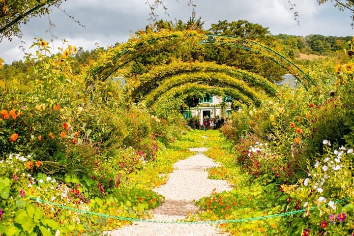 Giverny And Monets Gardens Private Tour from Paris