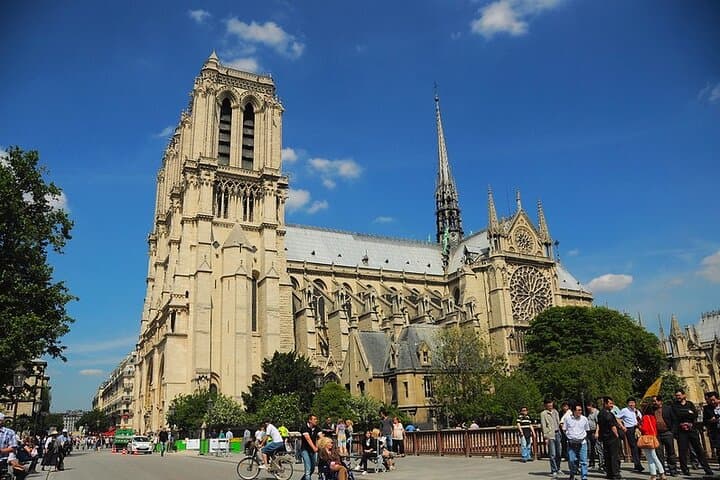 Private tourist guide in Paris! Book your official guide!