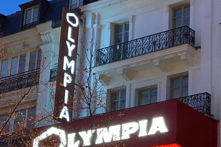 Underneath the neon DE l’Olympia, a new enigma has caught EN up with budding detectives.
