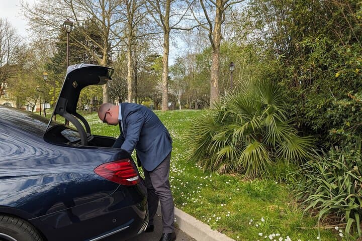 Airport transfer Beauvais Paris Private driver