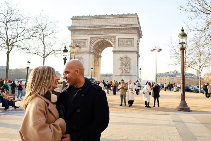 You will be taken to the famous Champs-Elysées avenue for a moment of freedom: shopping and lunch.