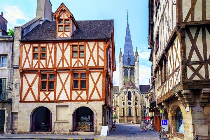 One day private round transfer to Burgundy from Paris