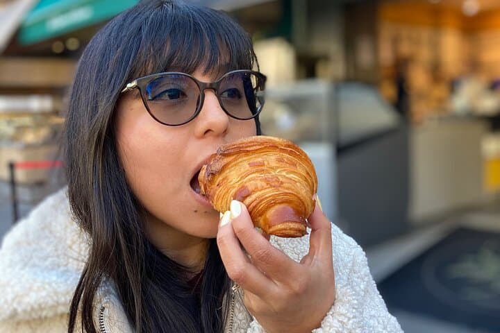 Montmartre Pastries and Chocolate Food Tour with 6+ Tastings