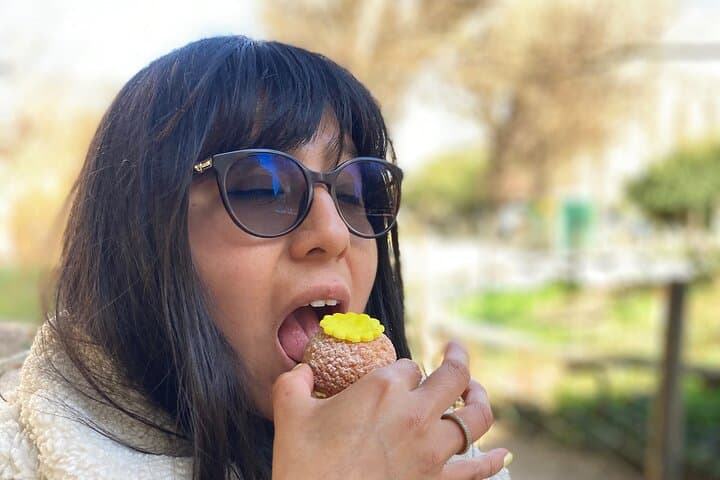 Montmartre Pastries and Chocolate Food Tour with 6+ Tastings