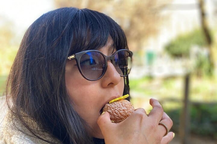 Montmartre Pastries and Chocolate Food Tour with 6+ Tastings