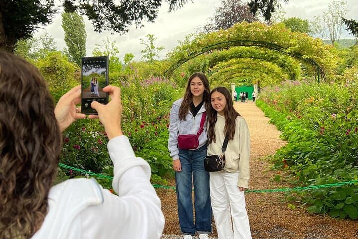 Giverny Day Trip from Paris with Private Transportation