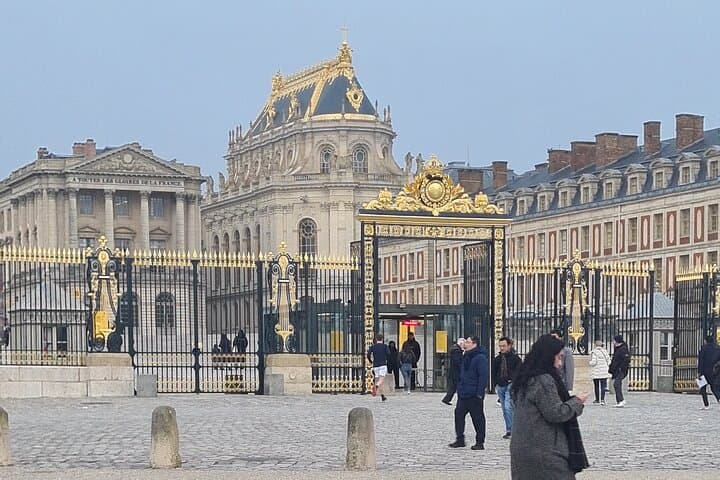 Private Transfer Versailles Palace → Paris | One-Way EV