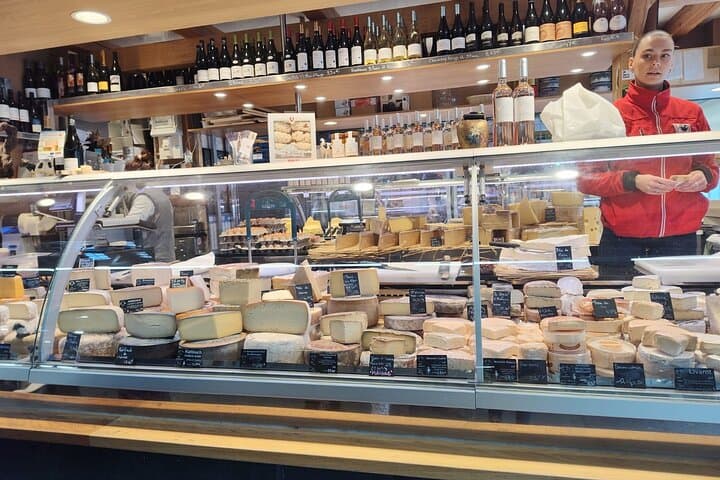 Paris Marché d’Aligre Walking Tour with Chocolate and Cheese Tasting