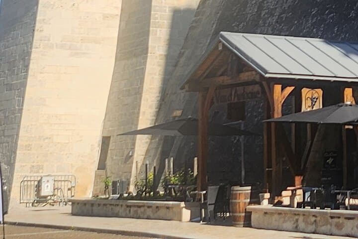 Our meeting place at the foot of the Chapel of Saint Hubert , Tomb of Leonardo da Vinci