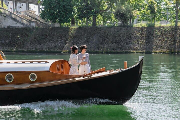Paris Private Boat Tour with Champagne