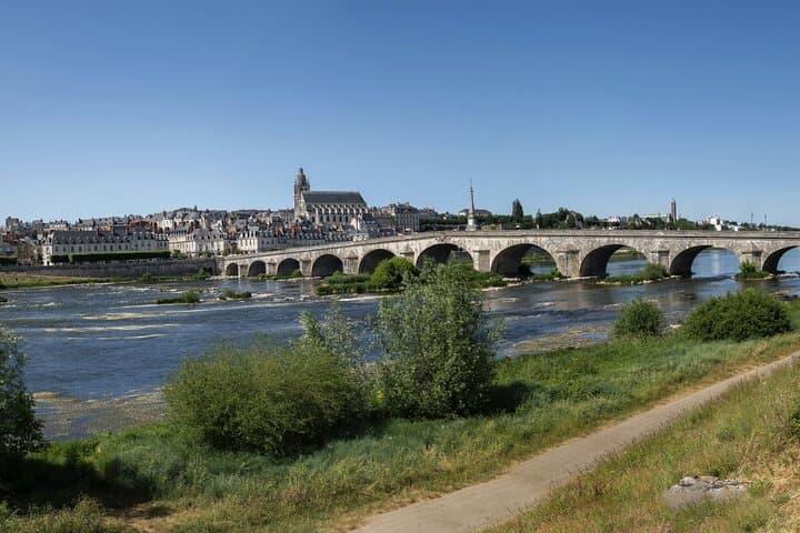 Discover the Loire Valley Castles and Wine Experience from Paris