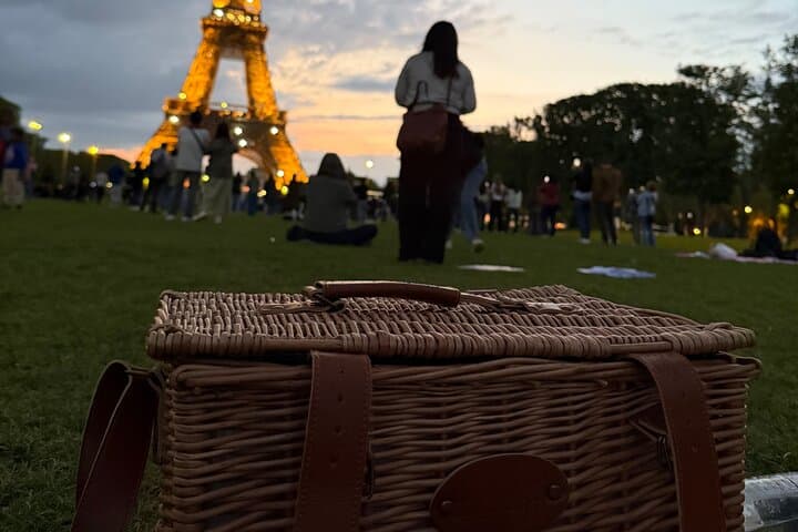 Gourmet Picnic in front of Eiffel Tower curated by Restaurateur