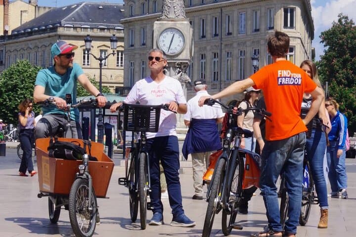 Bordeaux Guided Bike Tour for All Ages with a Local Guide