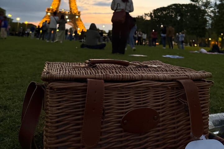 Gourmet Picnic in front of Eiffel Tower curated by Restaurateur