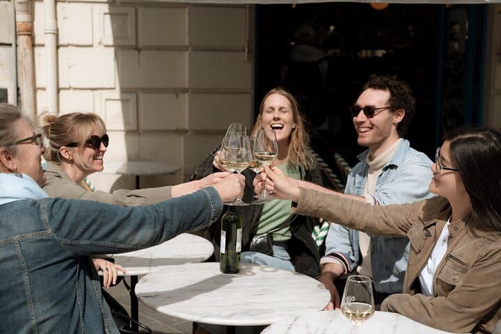 Taste the white wines of Bordeaux.