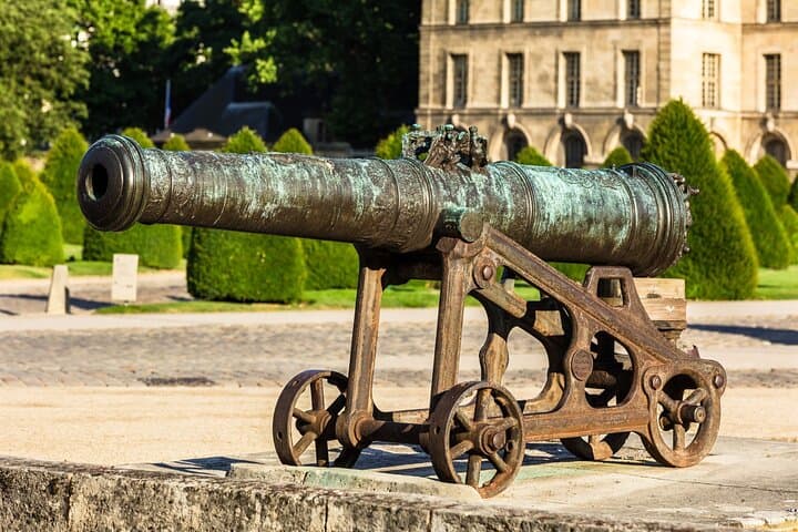 World War II in Paris Private Tour with Les Invalides Museum