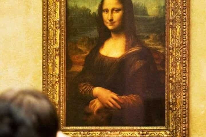 Paris: Louvre Walking Tour with Museum Entry