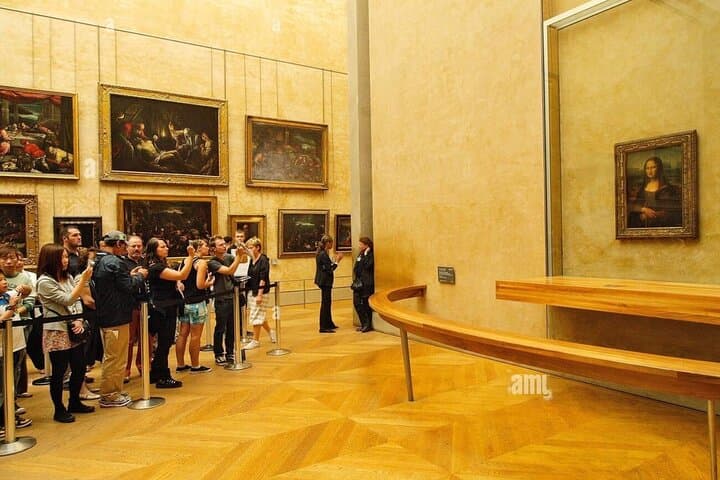 Paris: Louvre Walking Tour with Museum Entry