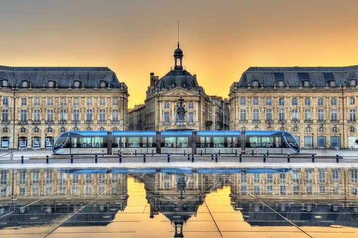7 Day Tour Paris Barcelona Bordeaux and Chambord Castle