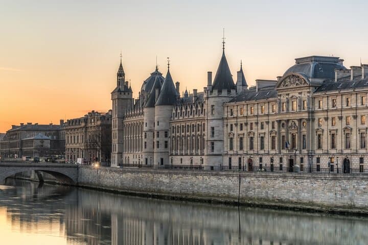 Paris Walking Tour , Historical Sites .Small Groups