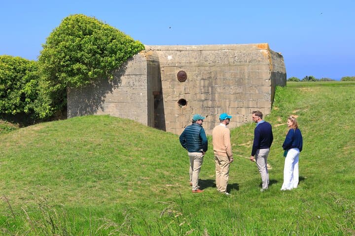 From Caen or Bayeux: D Day and Food Range Rover Half Day Tour