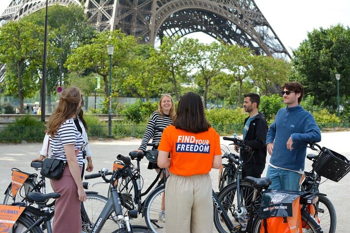 Paris: City Highlights Bike Tour