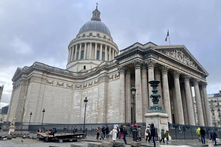 Hemingway’s Paris: A Self-Guided Audio Tour