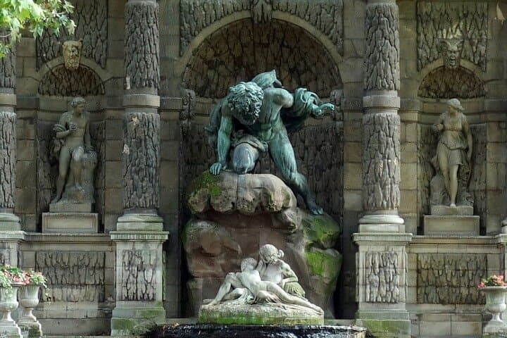 Paris Walking Tour , Historical Sites .Small Groups