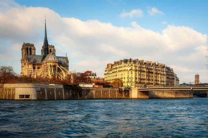 Notre Dame Cathedral Outdoor Tour with optional Sainte Chapelle