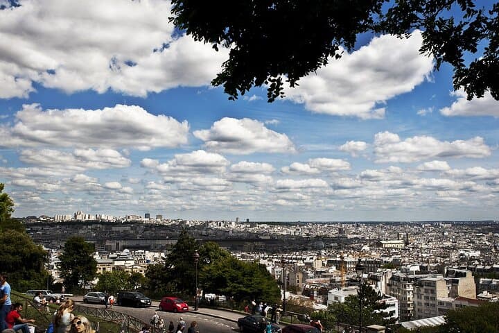 Montmartre walking tour with a local guide