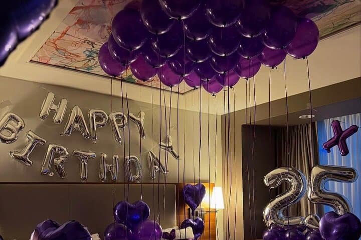 HAPPY BIRTHDAY THEMED ROOM DECORATIONS PLUS THE AGE NUMBER IN TONES OF YOUR PREFERENCE BALLOON BOUQUET WITH HEARTS