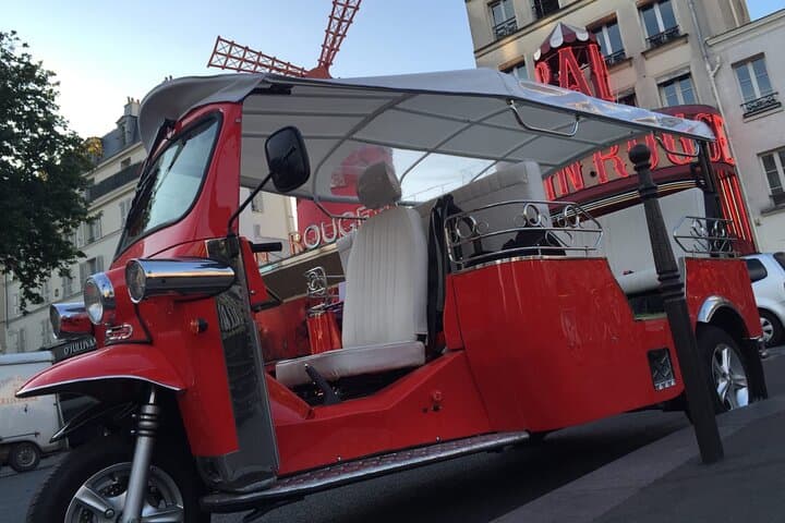 Paris 3 hour Private Sightseeing Tour in Electric Tuk Tuk