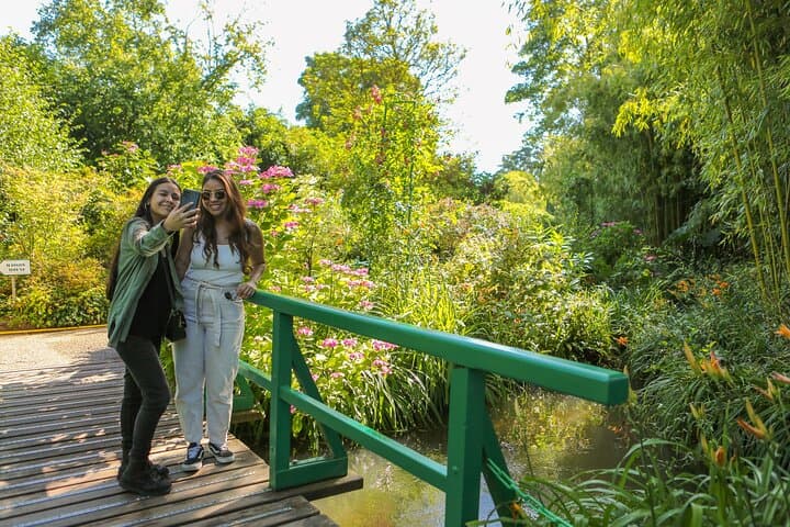 Versailles Palace and Giverny Monet House Visit with Lunch