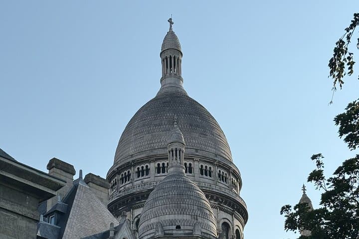 Montmartre and Sacré Coeur with Moulin Rouge Outdoor Tour