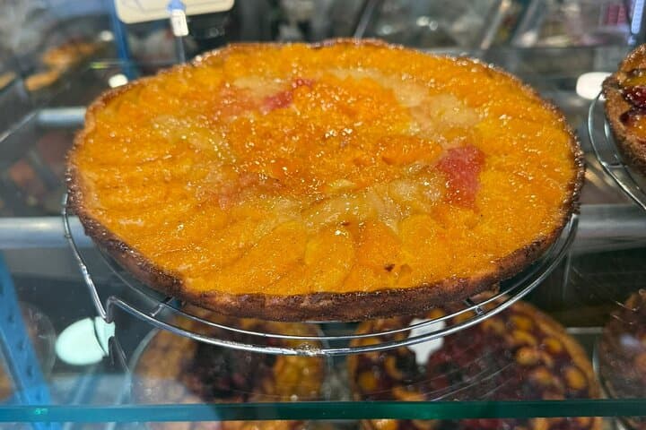 Montmartre Walking Tour with Pastry Tasting