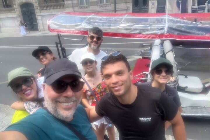 Paris 3 hour Private Sightseeing Tour in Electric Tuk Tuk