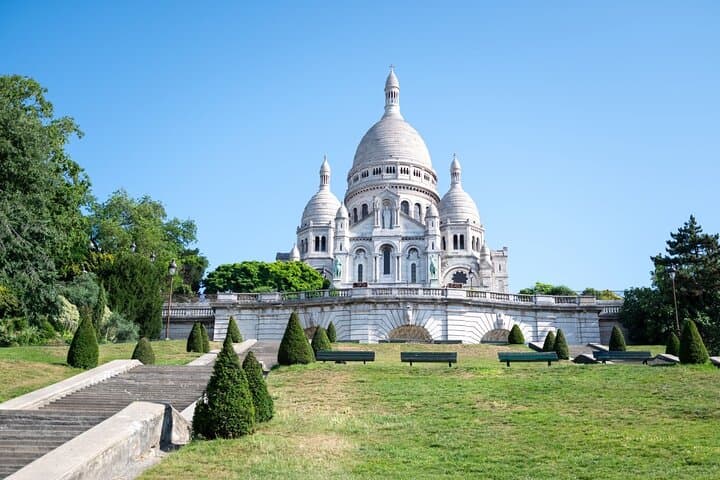 Paris in a Day: Louvre Tour + Guided Montmartre & City Walks