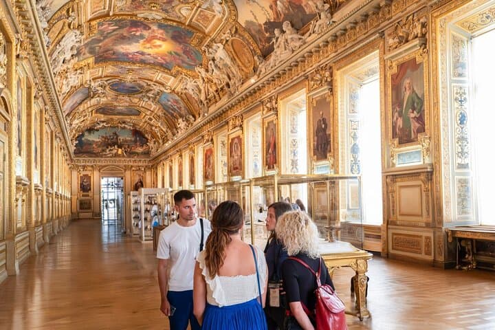 Paris in a Day: Louvre Tour + Guided Montmartre & City Walks