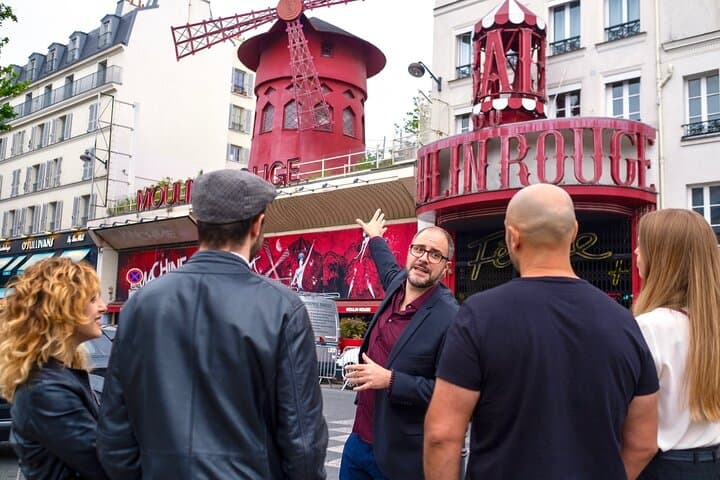 Montmartre Guided Walking Tour: Famous Artists and Cabarets