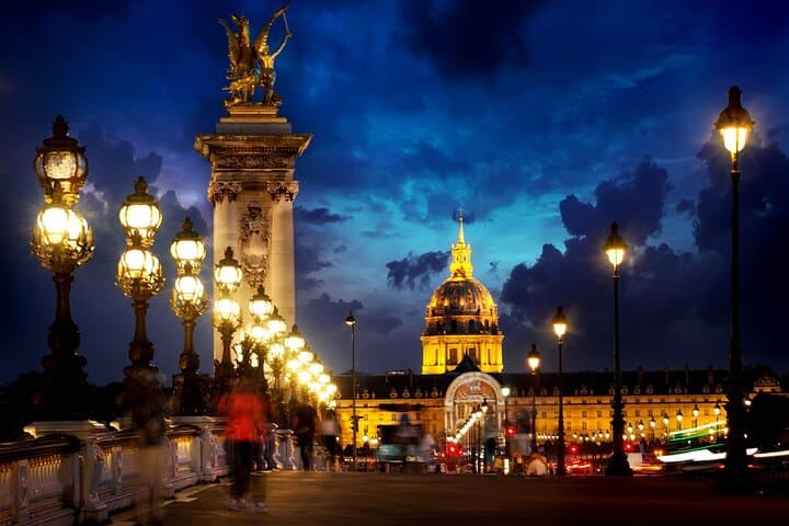 Paris Christmas Lights & Stories with Tastings on Champs-Élysées