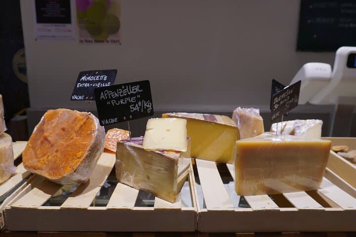 Nice tasting with 2 wines 2 cheeses and 2 cold cuts