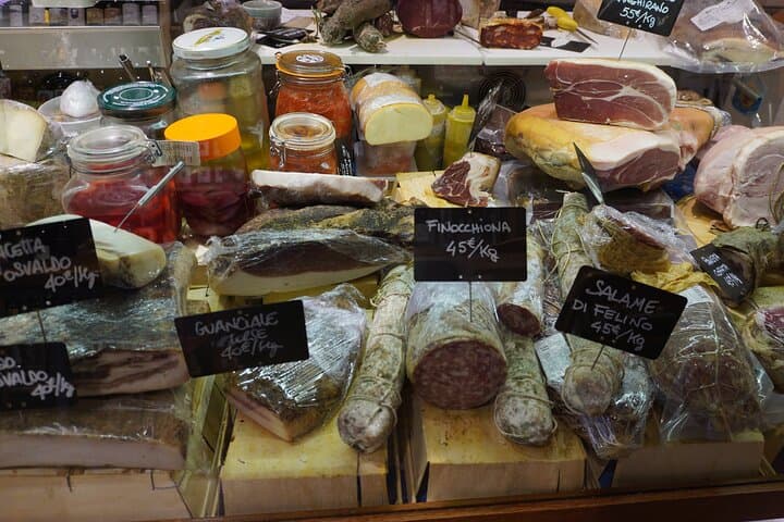 Nice tasting with 2 wines 2 cheeses and 2 cold cuts