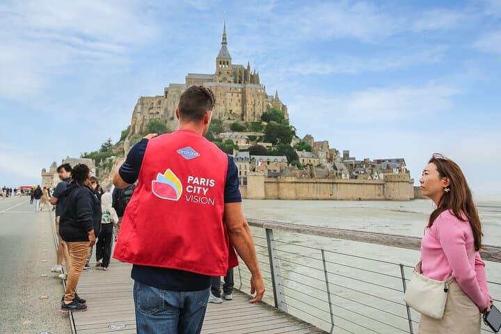 Mont Saint Michel Guided Day Trip with Hotel Pickup