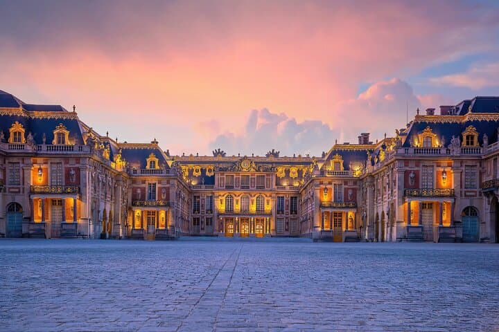 Private Round Trip Transfer from Paris to Versailles Sedan or Van