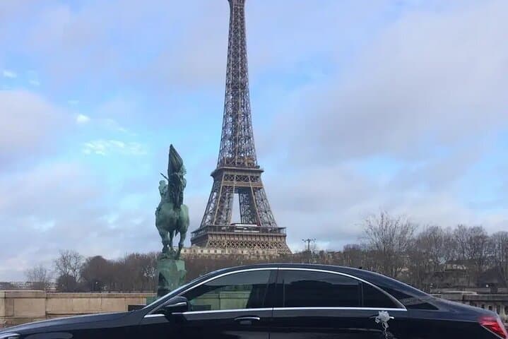 Transfers between Paris and Paris Disneyland Versaille Airports